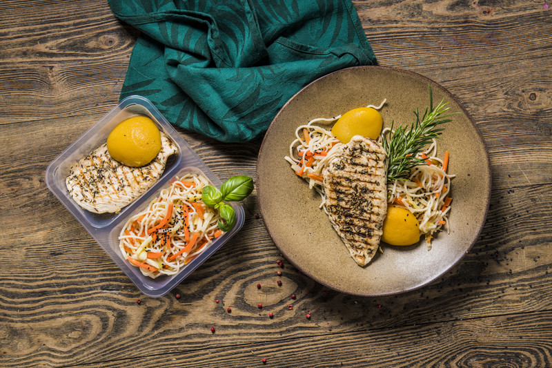 Filet z kurczaka z makaronem ryżowym "FIT" (350 g)