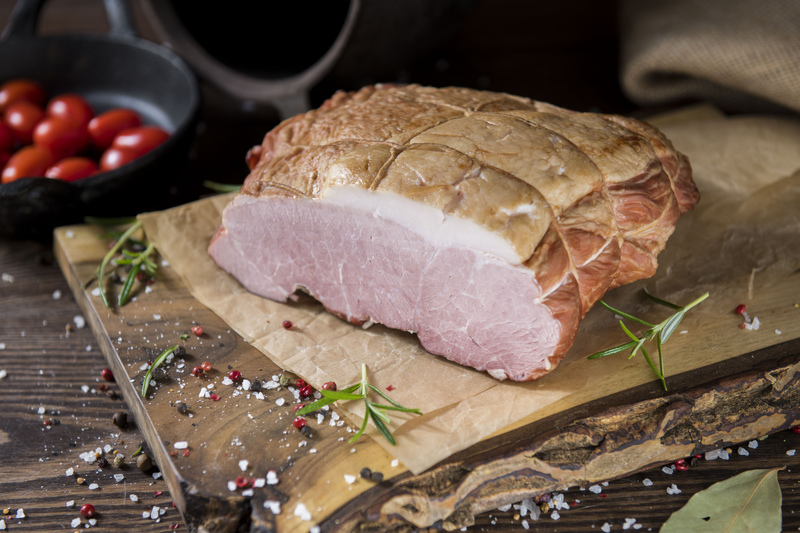 Szynka Miś tradycyjna z tłuszczykiem (1 szt. - 0,5 kg)