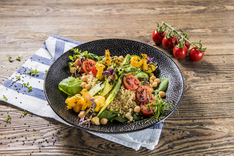 BOWL bulgur z krewetkami i szparagami (1 szt)
