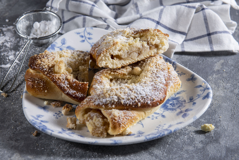 Drożdżówka z jabłkiem (1 szt)