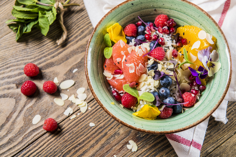 BOWL quinoa z owocami cytrusowymi i leśnymi (1 szt)